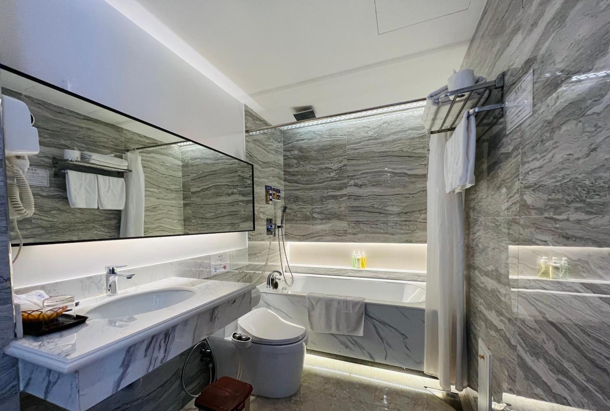 Azumaya Hotel Хайфон Экстерьер фото