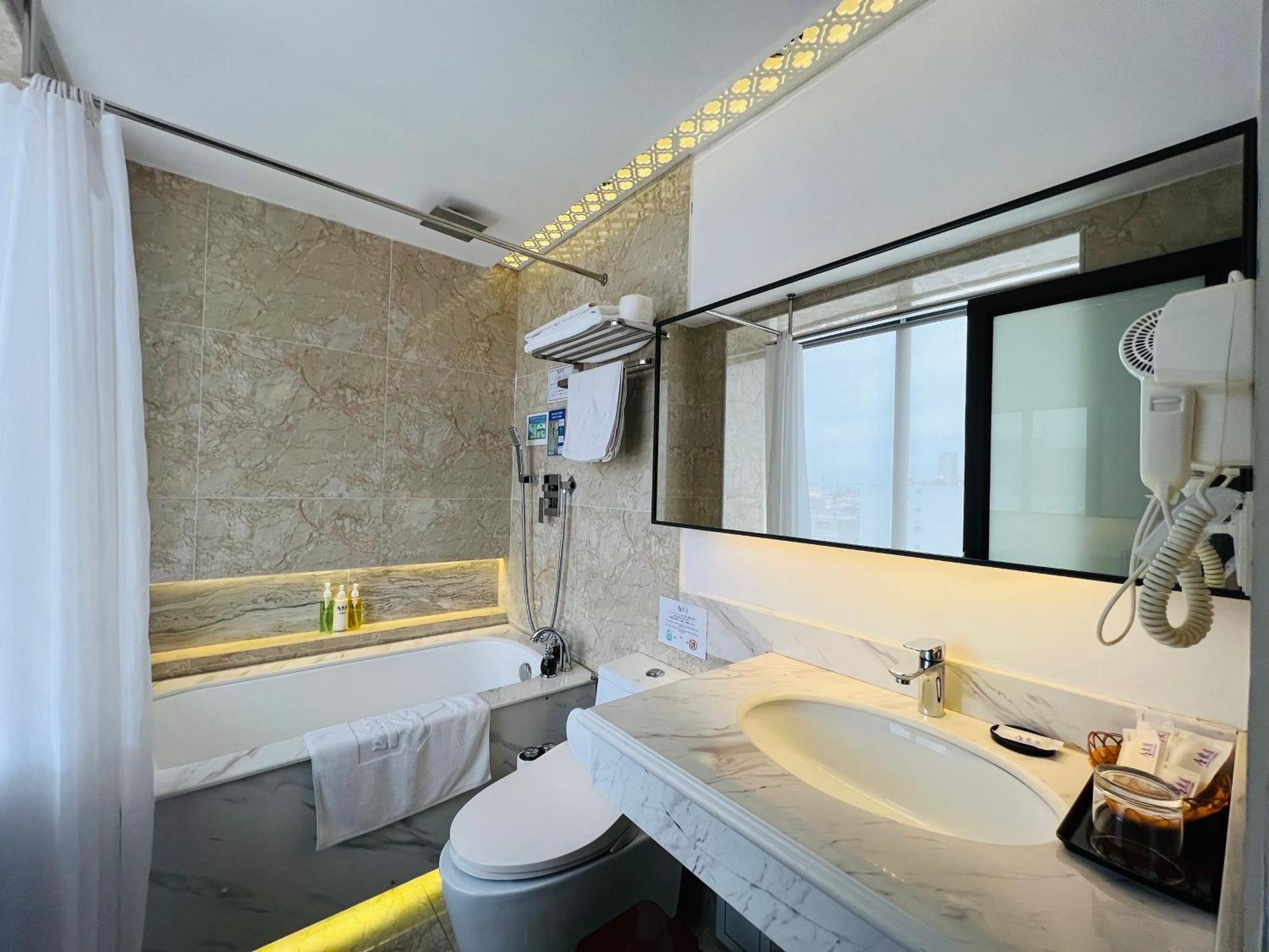 Azumaya Hotel Хайфон Экстерьер фото